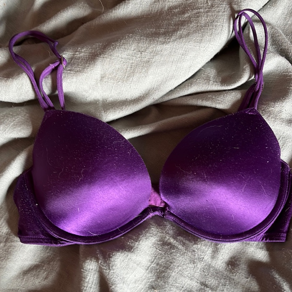 34C Beautiful satin Victoria’s Secret PINK push-up bra! Gently used condition.